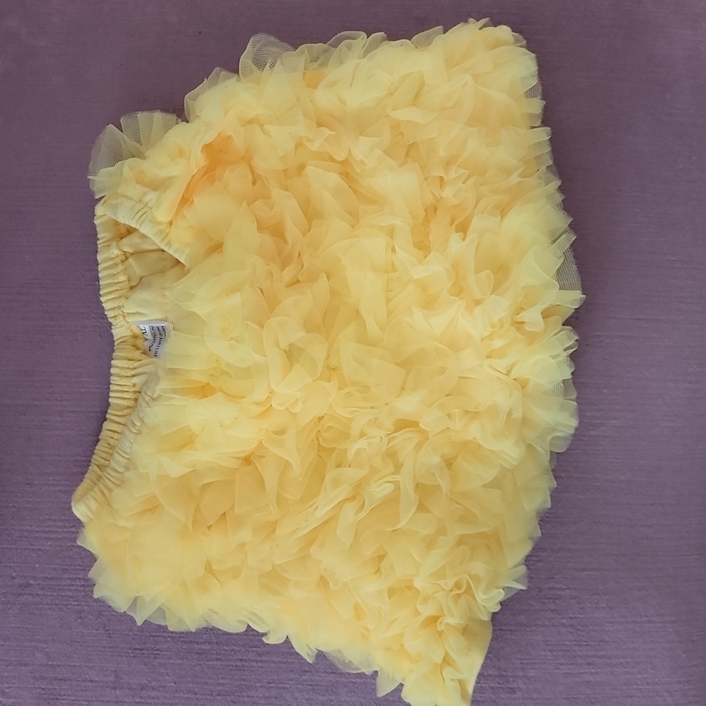 Girls ruffled short shorts NWT size 8-10